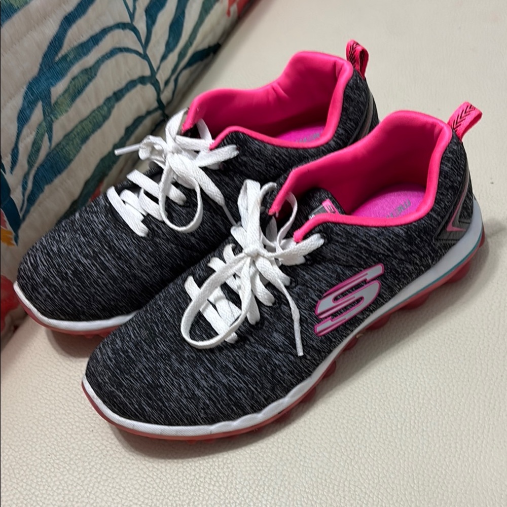 Skechers Women's Black and Pink Sneakers